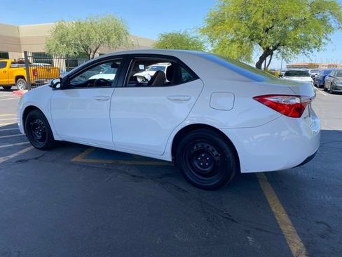 Used 2016 Toyota Corolla LE FWD image 2