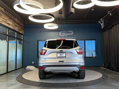 Used 2017 Ford Escape SE w/ SE Cold Weather Package AWD/4WD image 4