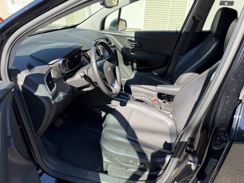 Used 2019 Chevrolet Trax LT w/ LT Convenience Package AWD/4WD image 6