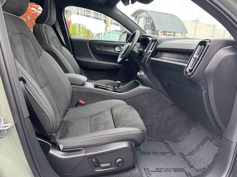 Certified 2023 Volvo C40 P8 Recharge Ultimate image 9