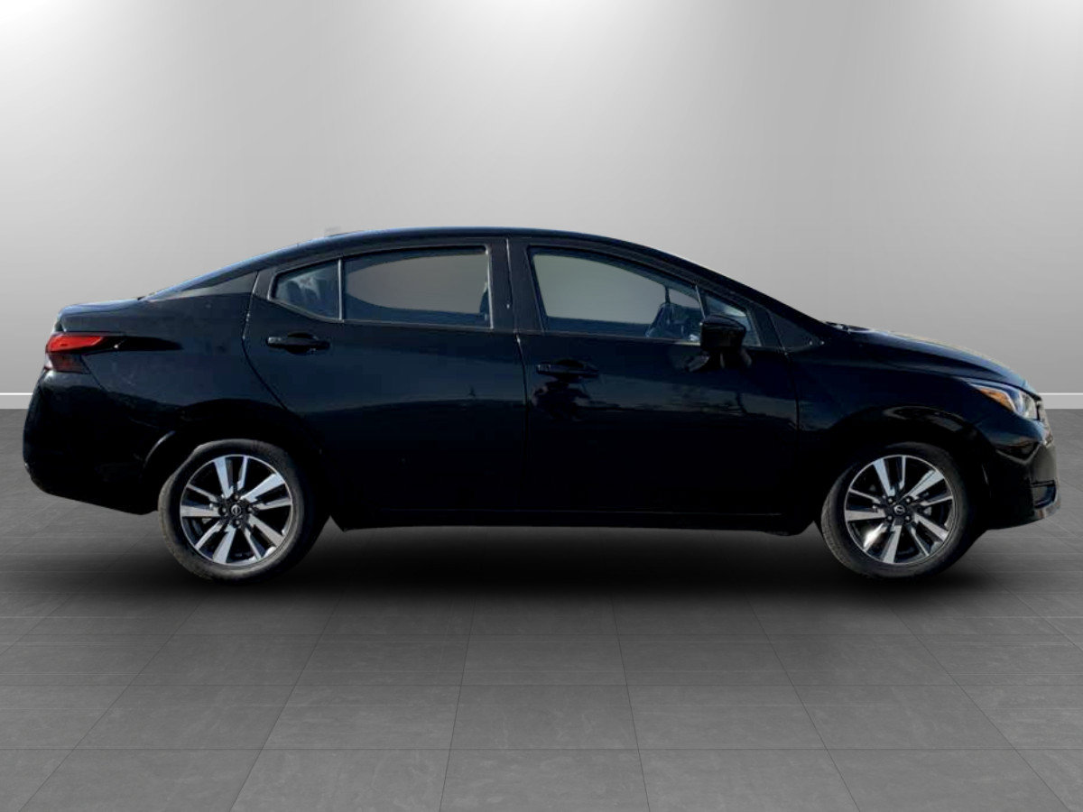Used 2024 Nissan Versa SV FWD image 8