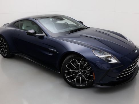 Used 2025 Aston Martin V8 Vantage Coupe image 2