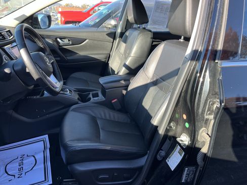 Used 2021 Nissan Rogue Sport SL w/ Premium Package image 13