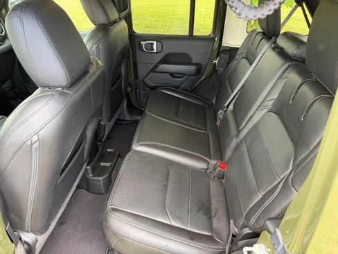 Used 2023 Jeep Wrangler Unlimited Sahara w/ Cold Weather Group AWD/4WD image 9