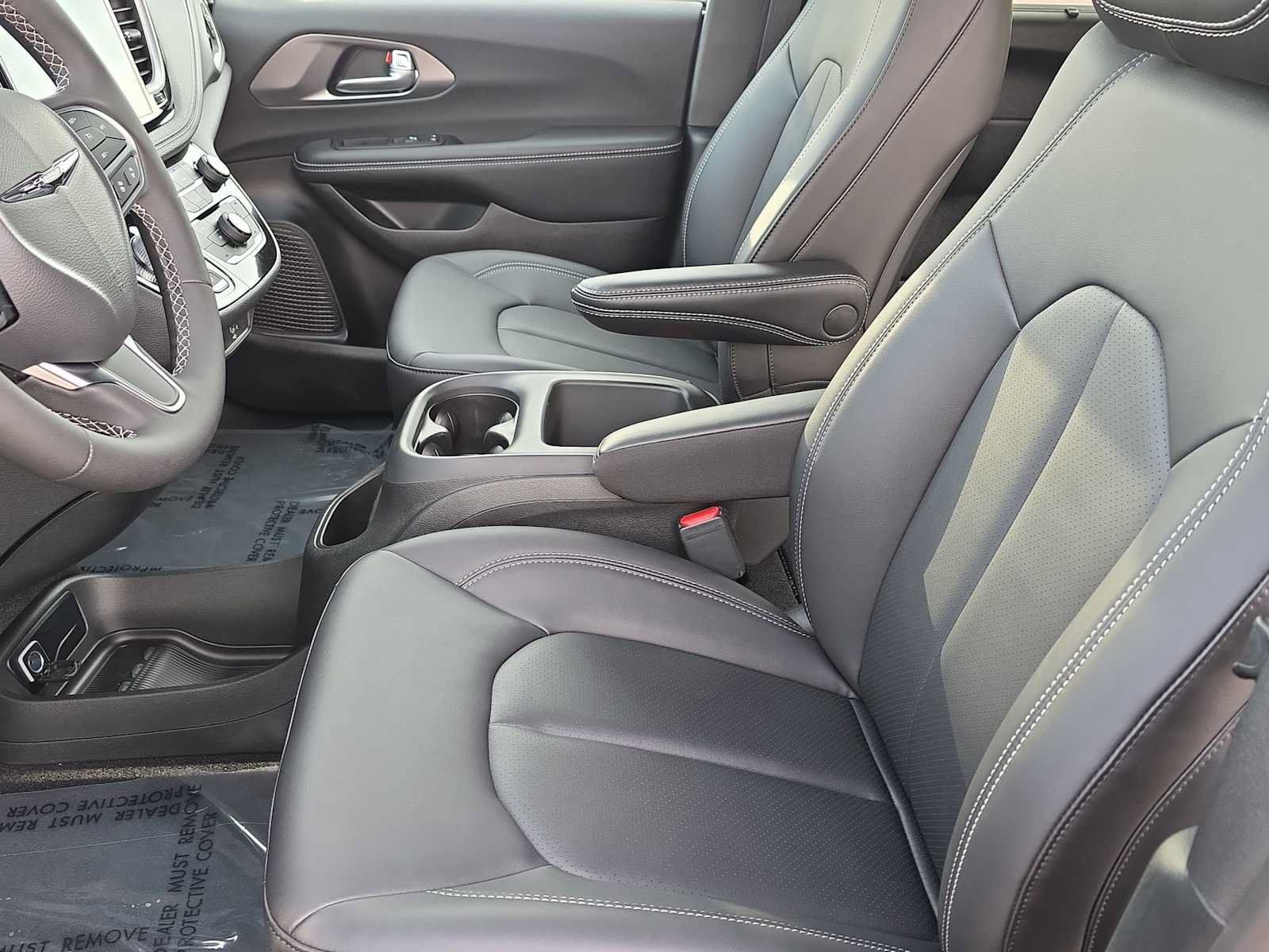Used 2026 Chrysler Pacifica Select FWD image 15