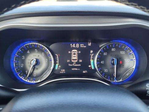 Used 2022 Chrysler Pacifica Touring-L image 32