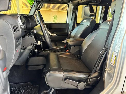 Used 2012 Jeep Wrangler Unlimited Rubicon AWD/4WD image 12