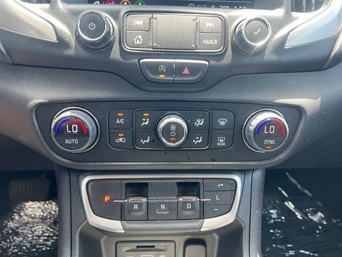 Used 2024 GMC Terrain SLT FWD image 4