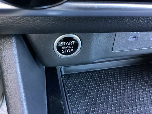 Used 2023 Nissan Rogue S image 37