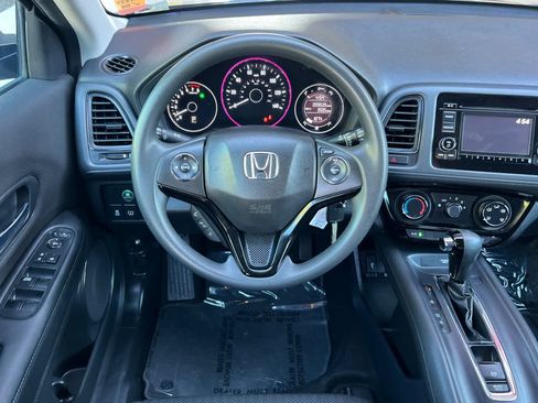 Used 2018 Honda HR-V LX image 14