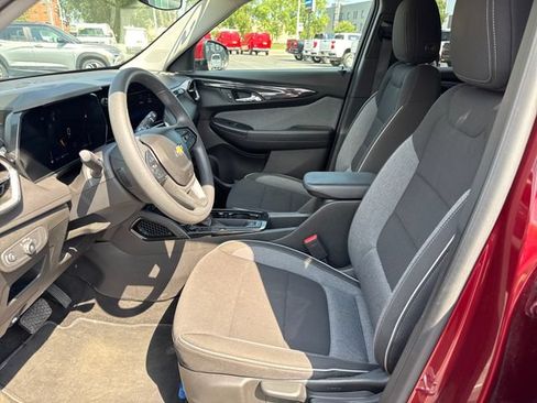 Used 2025 Chevrolet TrailBlazer LT AWD/4WD image 9