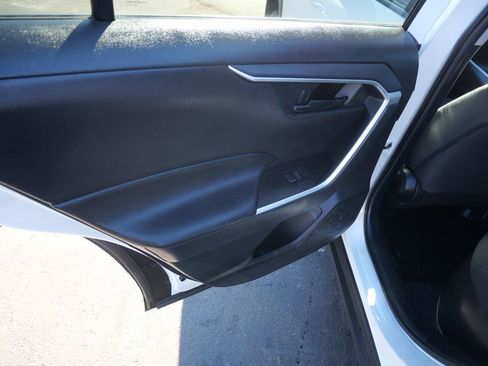 Used 2020 Toyota RAV4 LE image 16