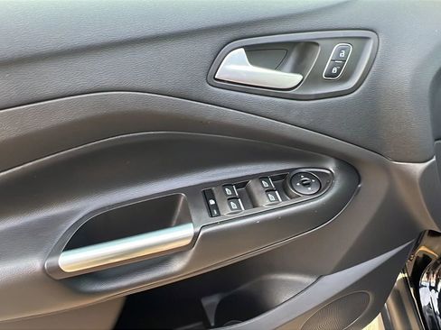 Used 2017 Ford C-MAX SE image 23