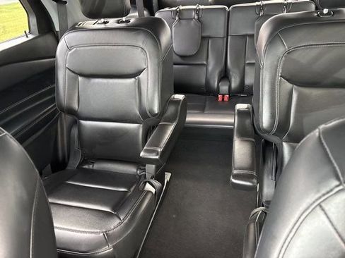 Used 2022 Ford Explorer XLT w/ Equipment Group 202A image 31