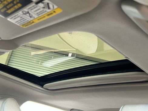 Used 2020 Toyota RAV4 XLE Premium image 17