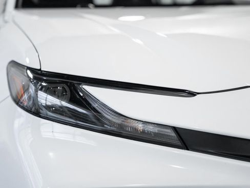 Used 2025 Toyota Camry SE image 12