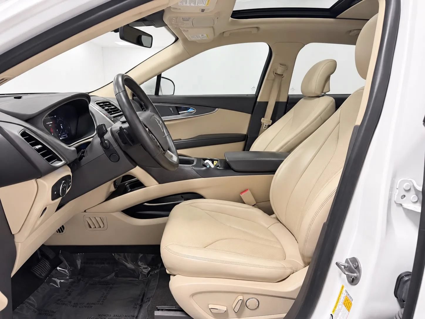 Used 2019 Lincoln Nautilus Reserve w/ Driver Assistance Package FWD image 11