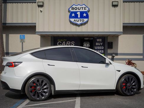 Used 2021 Tesla Model Y Long Range AWD/4WD image 3
