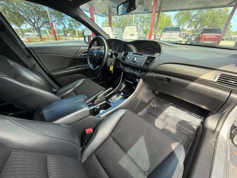 Used 2017 Honda Accord Sport image 27
