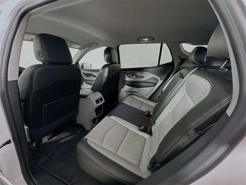 Used 2023 GMC Terrain SLT w/ Infotainment Package II image 4