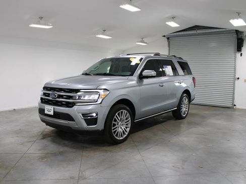 Used 2024 Ford Expedition Limited image 4