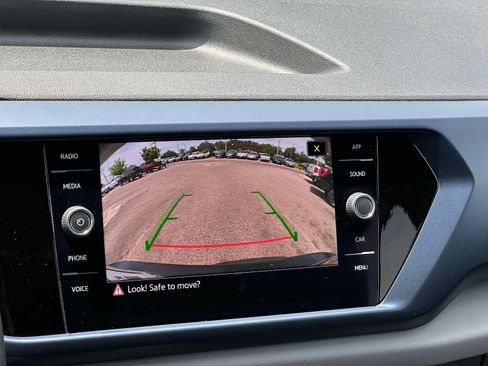 Certified 2023 Volkswagen Taos SE FWD image 20