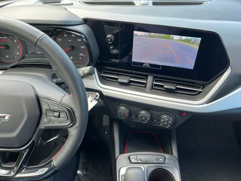 Certified 2025 Chevrolet Trax RS FWD image 11