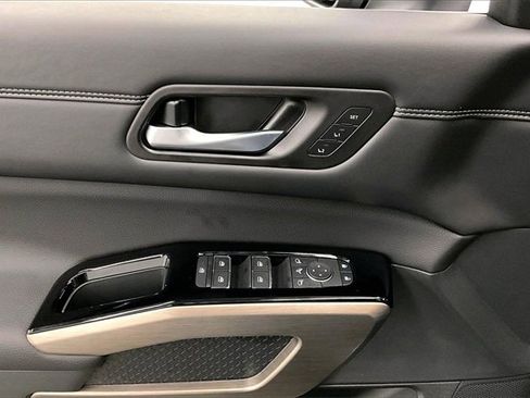 New 2025 Nissan Pathfinder Platinum image 29