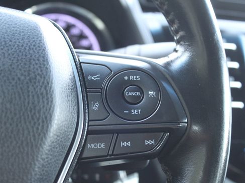 Used 2020 Toyota Camry SE FWD image 25