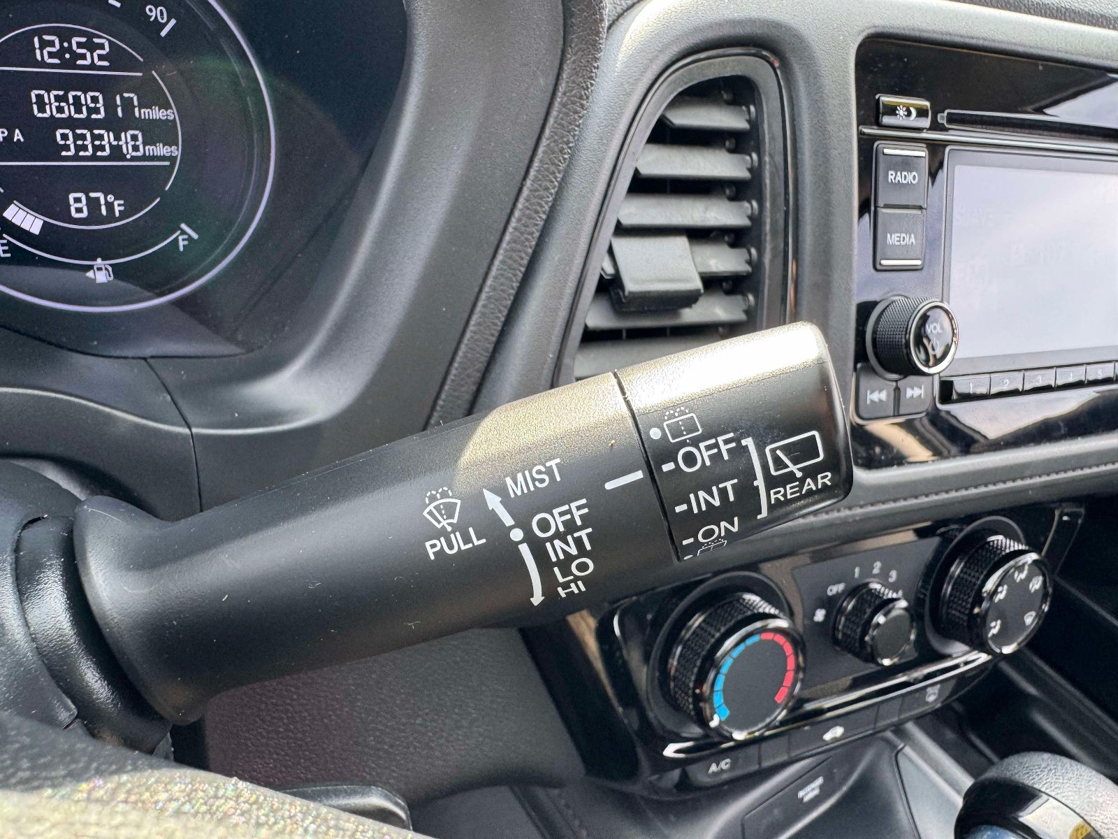 Used 2022 Honda HR-V LX image 31