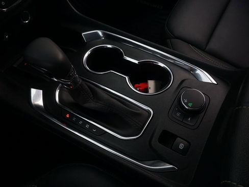 Used 2023 Chevrolet Traverse LT FWD image 17