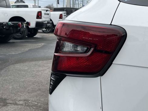 Used 2025 Chevrolet Trax LT w/ LT Convenience Package image 10