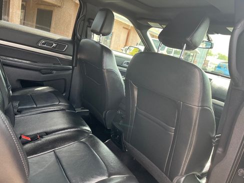 Used 2018 Ford Explorer XLT w/ Equipment Group 202A FWD image 34