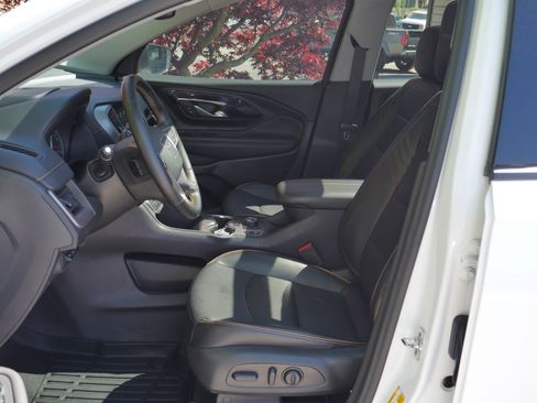 Used 2024 GMC Terrain AT4 w/ Infotainment Package II AWD/4WD image 3