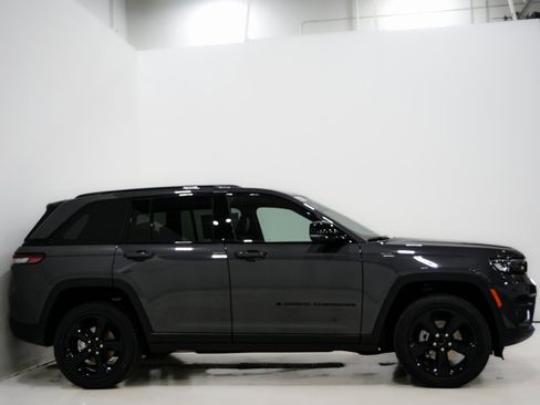 New 2025 Jeep Grand Cherokee 4WD image 5