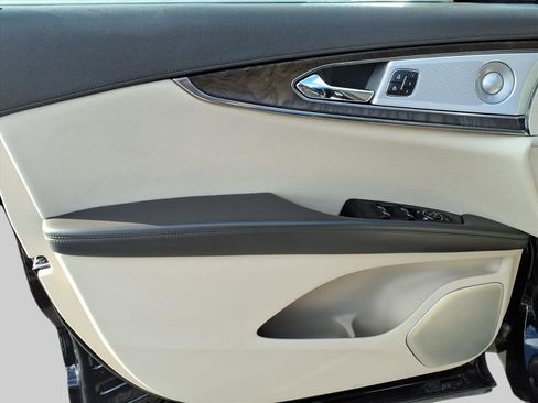 Used 2020 Lincoln Nautilus Reserve w/ Equipment Group 202A image 14