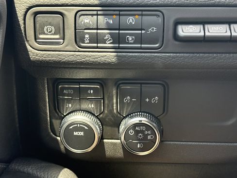 Used 2022 GMC Yukon Denali AWD/4WD image 28