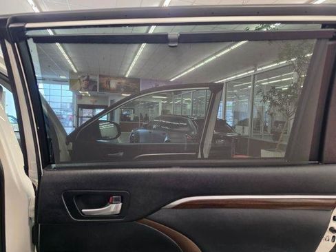 Used 2014 Toyota Highlander Limited FWD image 31