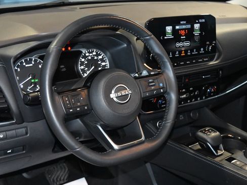 Used 2023 Nissan Rogue SL w/ SL Premium Package image 2