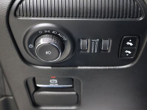 Certified 2024 Jeep Wagoneer Series II image 31