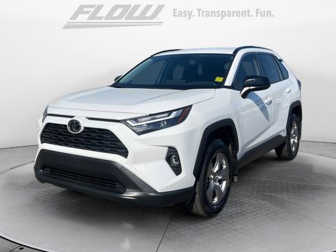 Used 2025 Toyota RAV4 LE AWD/4WD image 4