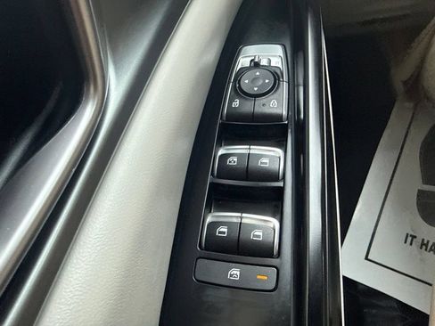 Used 2022 Kia Carnival LX FWD image 20