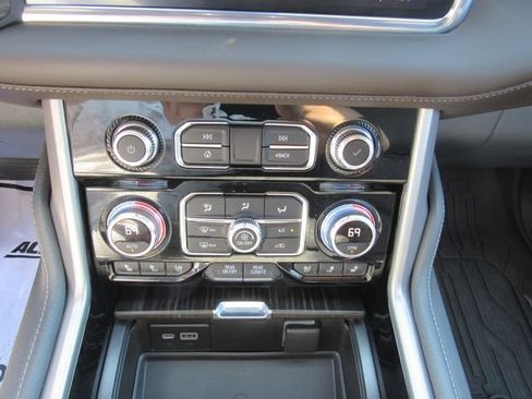 Certified 2021 GMC Yukon Denali w/ Denali Premium Package AWD/4WD image 20