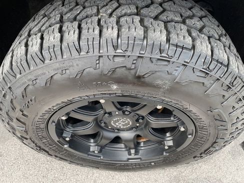 Used 2018 Chevrolet Silverado 1500 LT w/ All Star Edition AWD/4WD image 26