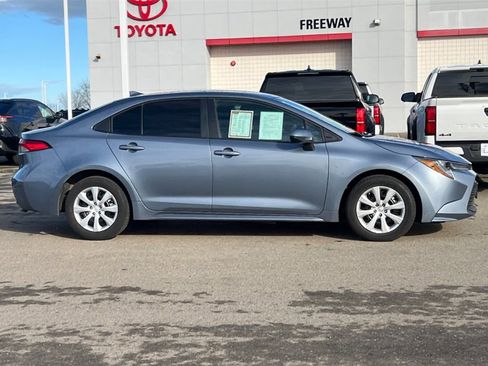 Certified 2025 Toyota Corolla LE image 3