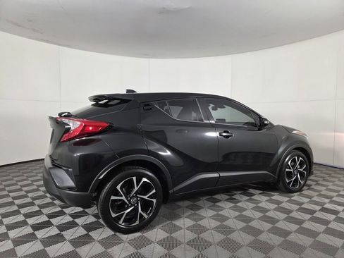 Used 2019 Toyota C-HR XLE image 3