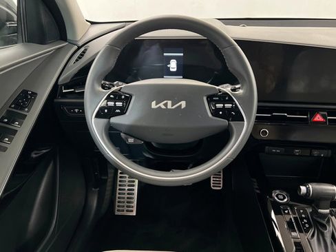 Used 2023 Kia Niro EX Touring image 12