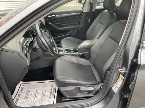 Used 2019 Volkswagen Jetta SE w/ Cold Weather Package FWD image 11