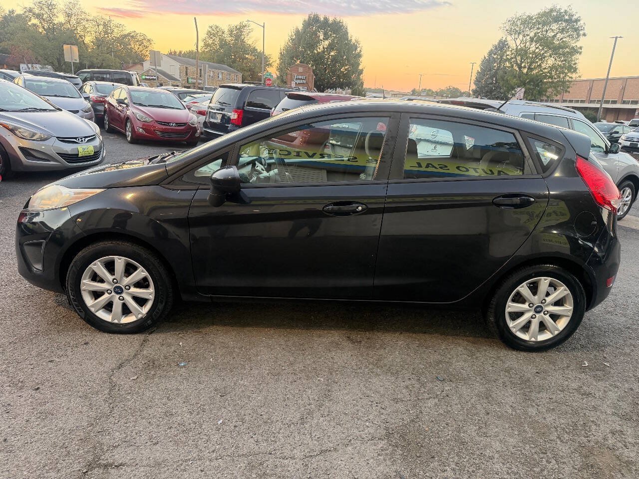 Used 2012 Ford Fiesta SE FWD image 3