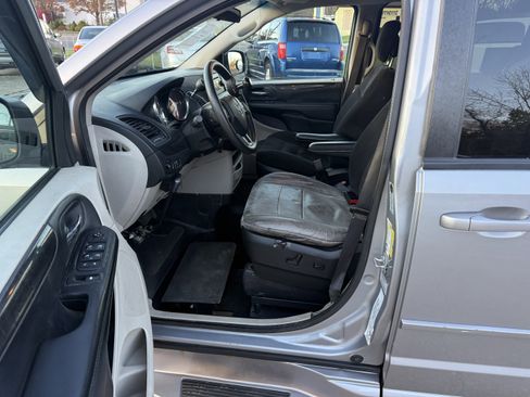 Used 2015 Dodge Grand Caravan SXT image 10